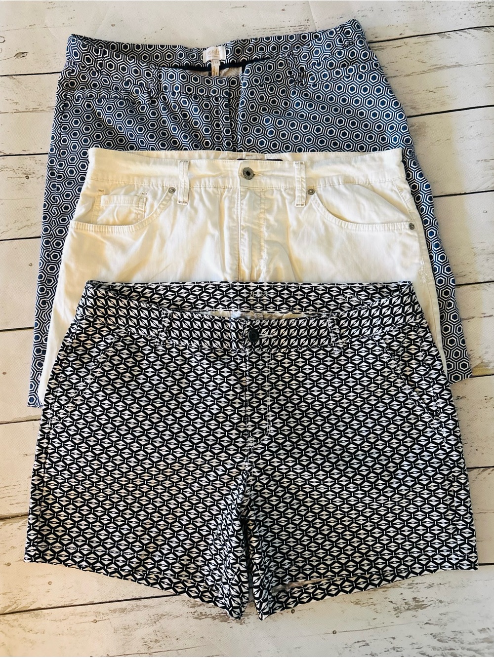Two Women’s Blue Printed High Rise Shorts and a White/Cream Skort Bundle Sz 12
